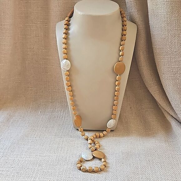 38" Vintage Natural Wood & Mother of Pearl Beaded Necklace - Picture 2 of 8